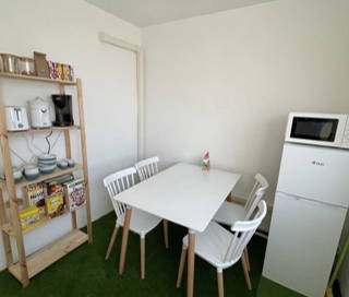 Espace indépendant 40 m² 4 postes Location bureau Rue Vincent Raspail La Garde 83130 - photo 1